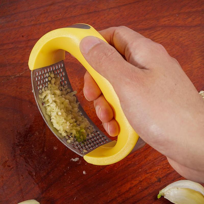 Ergonomic Stainless Steel Garlic Rocker – Easy-Squeeze Manual Mincer