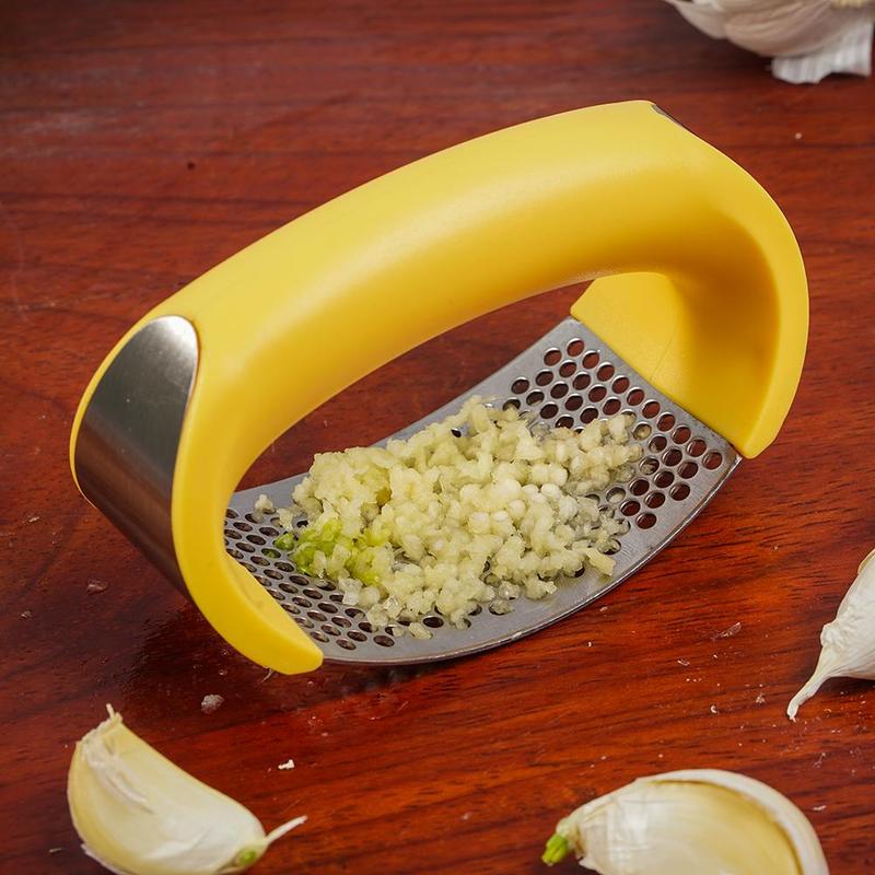 Ergonomic Stainless Steel Garlic Rocker – Easy-Squeeze Manual Mincer