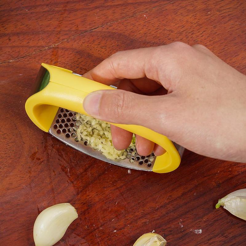 Ergonomic Stainless Steel Garlic Rocker – Easy-Squeeze Manual Mincer