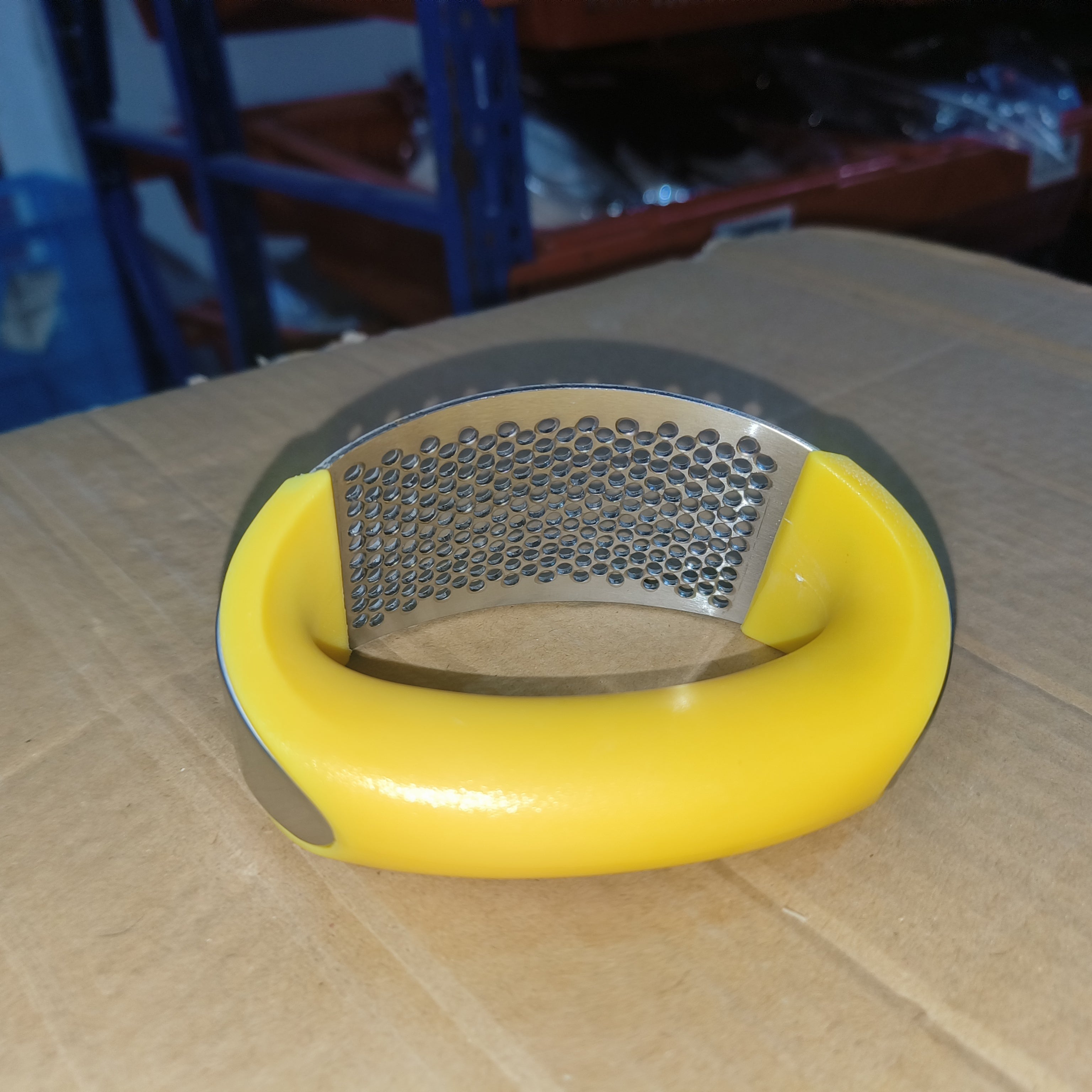 Ergonomic Stainless Steel Garlic Rocker – Easy-Squeeze Manual Mincer