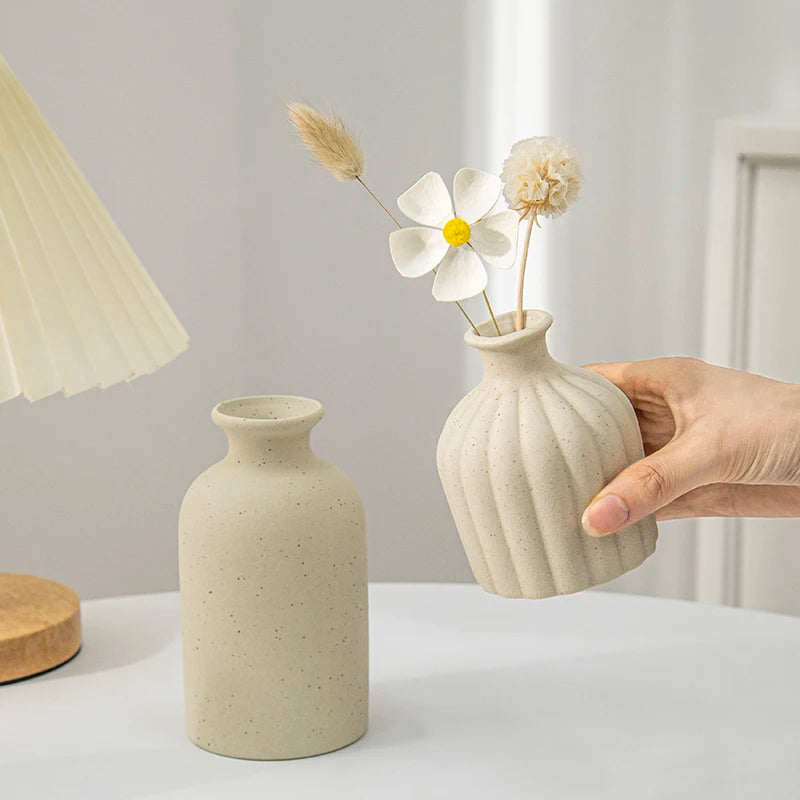 Retro Ceramic Flower Vase – Aesthetic Table Décor for Home & Wedding Gifts