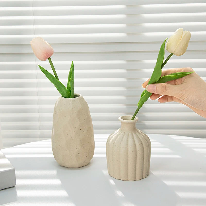 Retro Ceramic Flower Vase – Aesthetic Table Décor for Home & Wedding Gifts