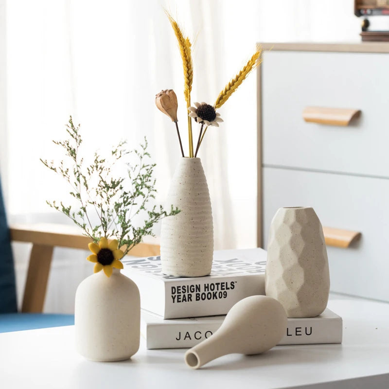 Retro Ceramic Flower Vase – Aesthetic Table Décor for Home & Wedding Gifts